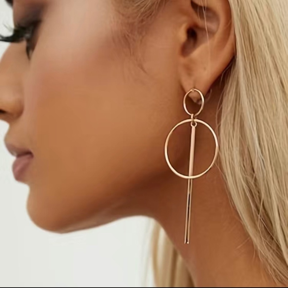 Exaggerated hollow geometric drop earrings